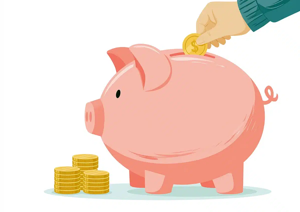Concetto di risparmio e investimenti con salvadanaio e frecce