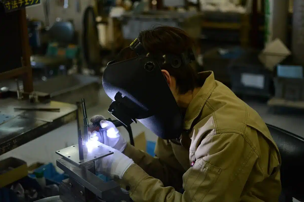 Esterno di uno stabilimento industriale storico italiano