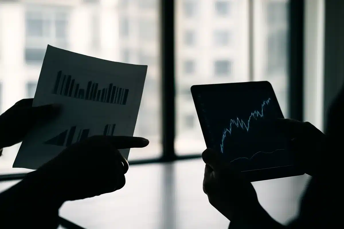 Europa in crisi: crollo borse e tempesta bond, spread vola a 118! Allarme Leo sulla Grecia.